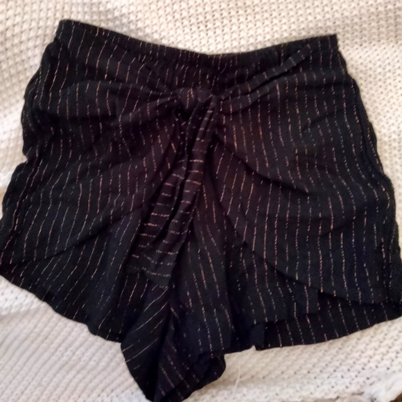 Tori Praver excellent condition shorts  all items marked $10 or less r 10/25 - Picture 1 of 7